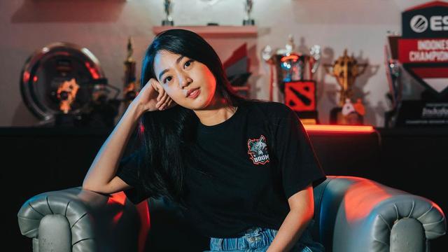 6 Potret Terbaru Nona Berlian 'Ronaldowati', Kini Kepakkan Sayap Bintangi Series