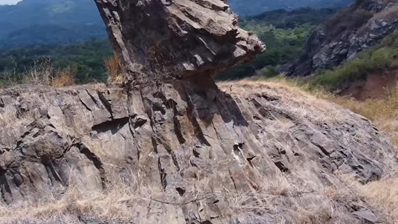 Batu Kipas di Gunung Julang Sumedang