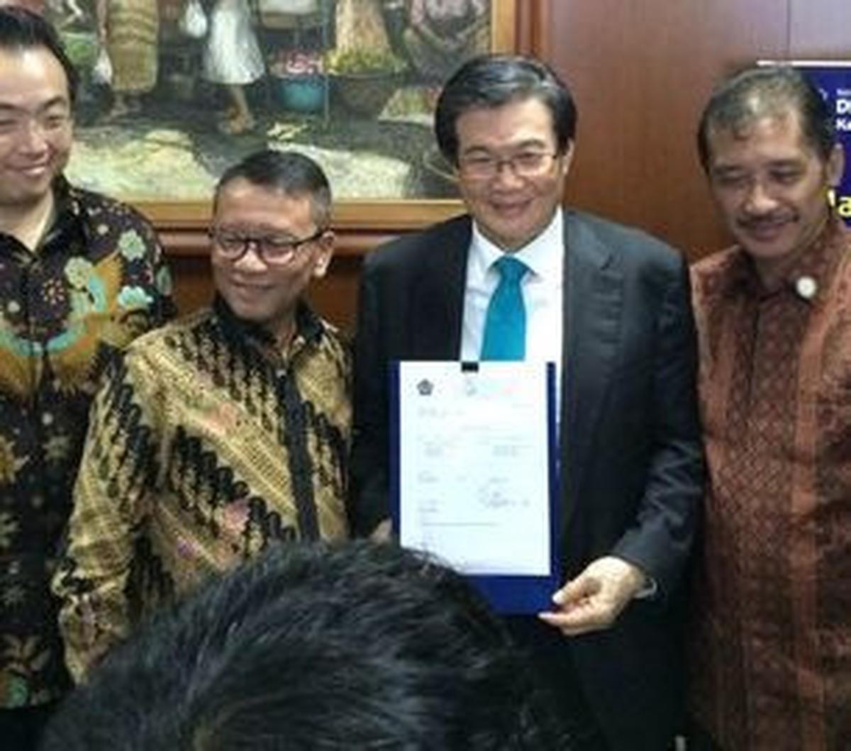 "Belum tahu. Tapi saya ingin investasi di Power Plant, barangnya sudah hanya tinggal diekspansikan saja," ucap Prajogo saat itu.