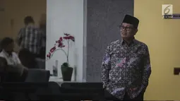 Wakil Gubernur Jambi Fachrori Umar bersiap menjalani pemeriksaan di gedung KPK, Jakarta, Kamis (4/1). Fachrori diperiksa sebagai saksi kasus suap terkait pengesahan RAPBD Provinsi Jambi tahun 2018. (Liputan6.com/Faizal Fanani)