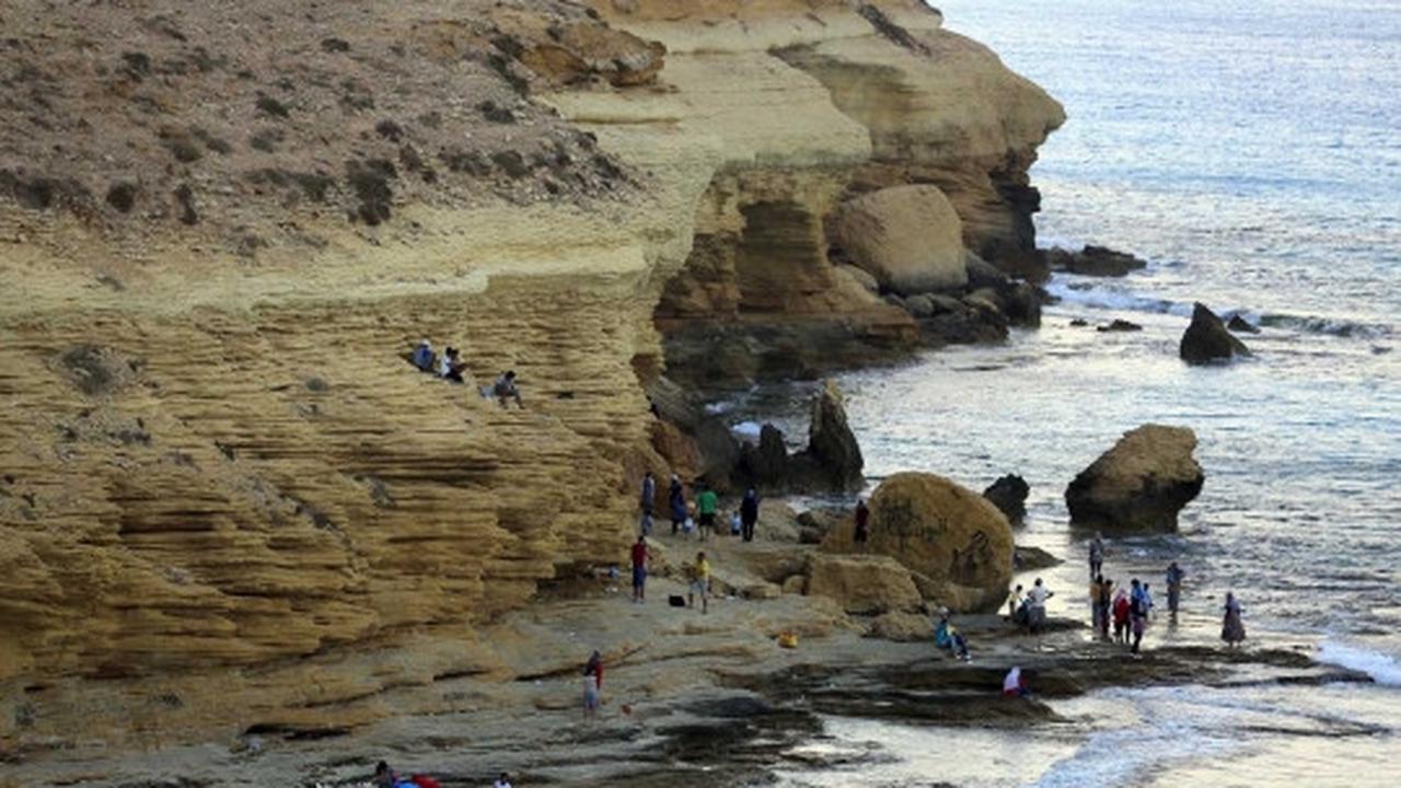 Tradisi unik warga Mesir puaskan diri di pantai sebelum puasa