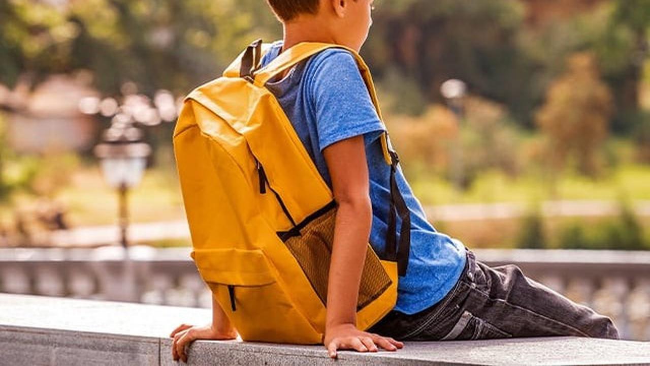 9 Dampak Sering Membawa Tas Ransel yang Berat, Bisa Ubah Postur Tubuh