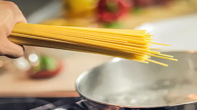 MEMASAK SPAGETI