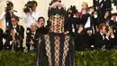 <p>Kesan gothic pada Met Gala dengan tema Heavenly Bodies: Fashion &amp; The Catholic Imagination</p>