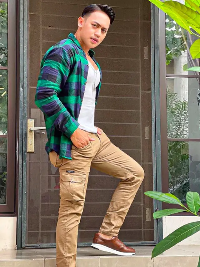 7 Potret Jordan Ali Pacar Brondong Eva Manurung Ibunda Virgoun
