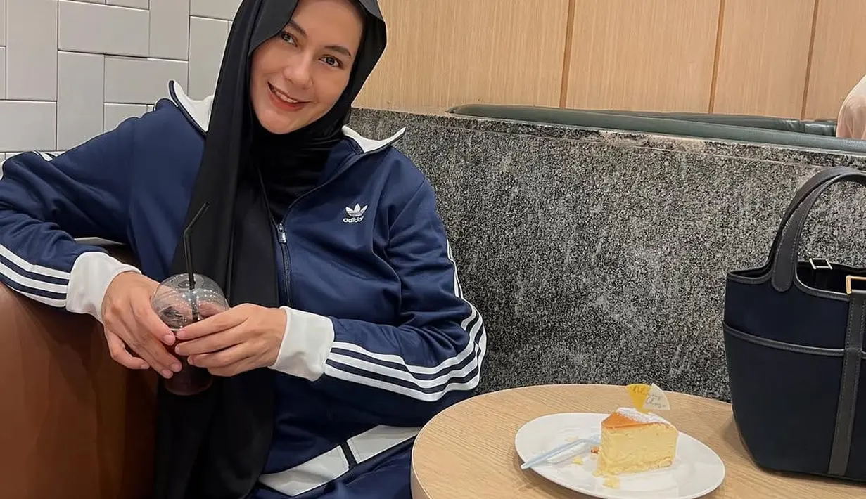 Gaya Paula Verhoeven Pakai Outfit One Set. (instagram/paula_verhoeven)