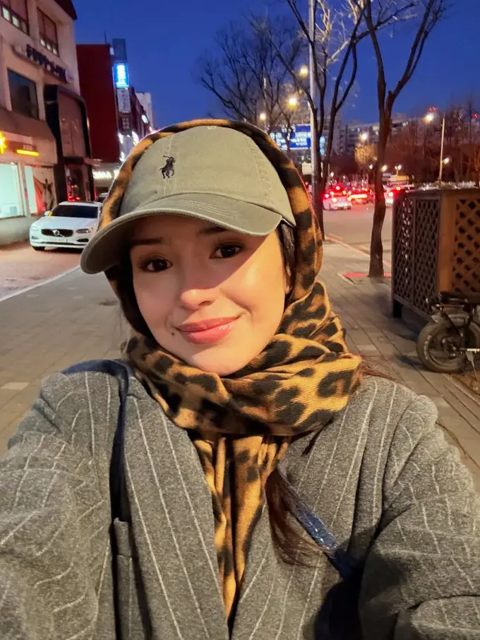 Gaya Liburan Beby Tsabina di Korea Selatan, Padukan Coat dengan Fur Collar ala Masha and the Bear