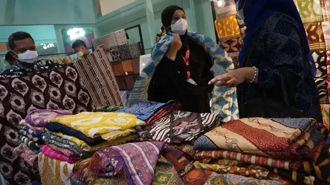 Di lain hal, dia juga mengakui masih mengimpor beberapa produk untuk produksi barang.