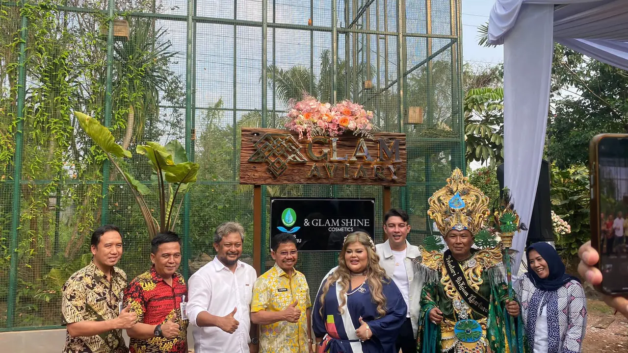 Peresmian Glam Aviary, taman burung yang terletak di Wisata Kampung Danau Kalpataru, Perumahan Banjar Wijaya, Kelurahan Poris Plawad, Kecamatan Cipondoh, Banten.