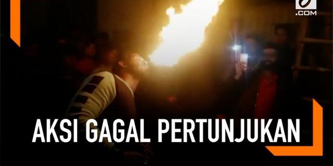 VIDEO: Asyik Bermain Api, Mulut Pria Ini Terbakar