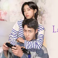 Drama Korea Last Summer, yang dibintangi oleh Lee Jae Wook, Choi Sung Eun, dan Kim Hun Woo bisa menjadi pilihan terbaru untuk menemani weekend kamu. [Dok/Vidio]