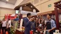Presiden Joko Widodo tampak meninjau stand Pemerintah Kabupaten Bantaeng, Sulawesi Selatan di ajang kegiatan pameran tahunan Apkasi Otonomi Expo. (Istimewa0