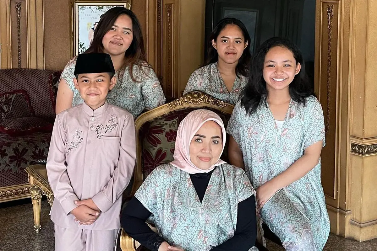Potret Terbaru Dewi Nurmania Anak Sulung Muzdalifah, Dulu Pernah Disebut Mirip Raisa