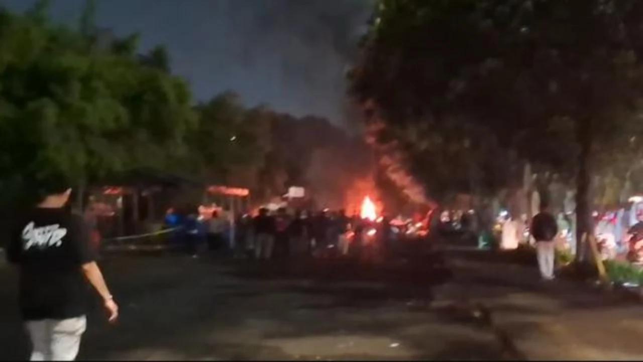 VIDEO: DETIK-DETIK Mencekam Warung & Mobil Dibakar di Kalibata "Situasi Panas Membara, Polisi Siaga"