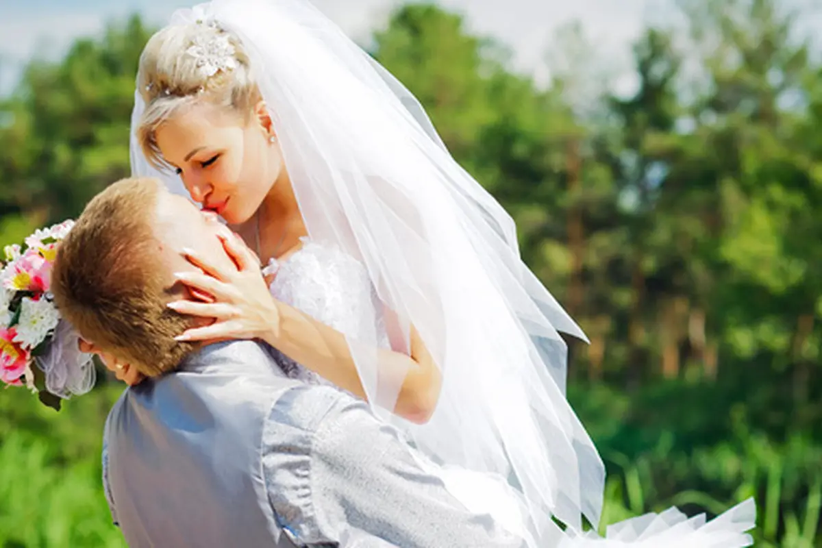 (c) shutterstock