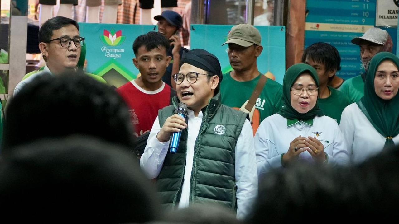 Menurutnya, KPK ini harus bisa memberi penjelasan untuk menepis semua tuduhan atau rumor yang berkembang belakangan ini soal politisasi hukum.<br>
