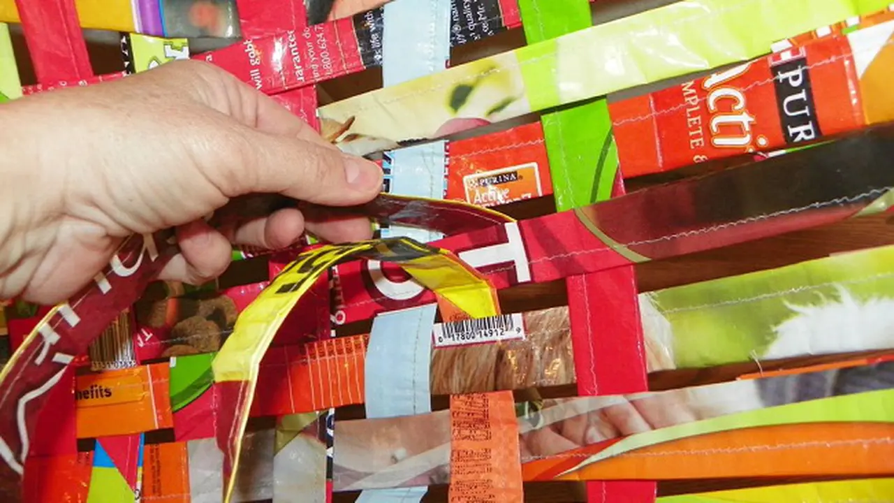 Kursi Bungkus Plastik
