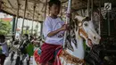 Anak-anak terdampak bencana tsunami dari Kampung Sumur, Pandeglang, Banten menikmati wahana permainan saat mengikuti rekreasi di Ancol Taman Impian, Jakarta, Selasa (26/2). Kegiatan tersebut bertajuk Menjemput Impian Bersama. (Liputan6.com/Faizal Fanani)