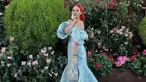 Tampil beda dengan warna rambut warna merah, penampilan Gabriella Larasati makin keren. Warna rambut baru lawan main Natasha Wilona di sinetron Siapa Takut Jatuh Cinta ini terlihat ketika Gaby unggah foto dirinya di Singapura saat acara screening episode pertama THE LORD OF THE RINGS: THE RINGS OF POWER yang digelar oleh Prime Video. (Liputan6.com/IG/@gabriellalarasati)