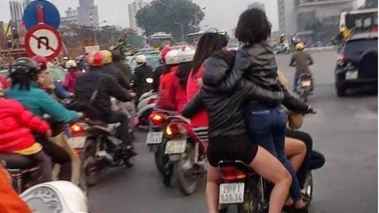 6 Momen Tak Biasa di Jalanan Tertangkap Kamera, Bikin Bingung