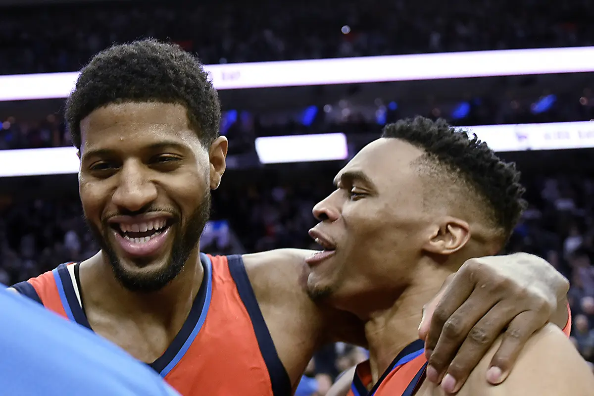 Paul George (kiri) bersama Russsll Westbrook