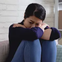 Perempuan dan rasa kesepian./Copyright shutterstock.com/g/PRPicturesProduction