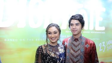 Cerita Al Ghazali Dan Caitlin Halderman Improvisasi Adegan Mesra Di Film Dignitate News Entertainment Fimela Com