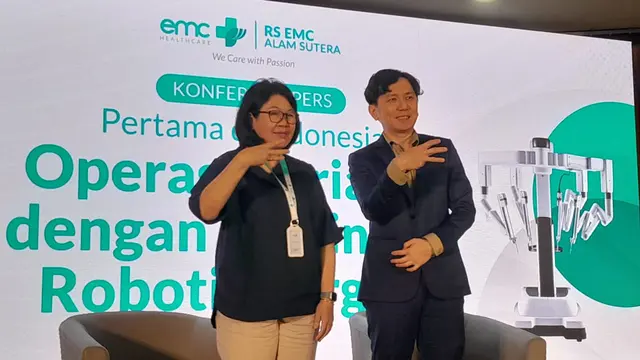 Presiden Direktur PT Sarana Meditama International & Direktur RS EMC Alam Sutera, dokter Juniwati Gunawan (kiri) bersama dokter spesialis bedah digestif konsultan Handy Wing.