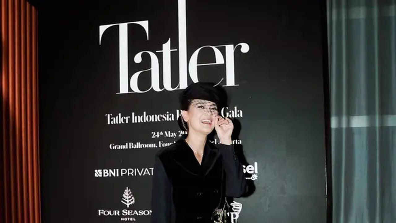 Potret Terbaru Gaya Couple Serba Hitam Luna Maya dan Maxime Bouttier, Stylish dan Elegan