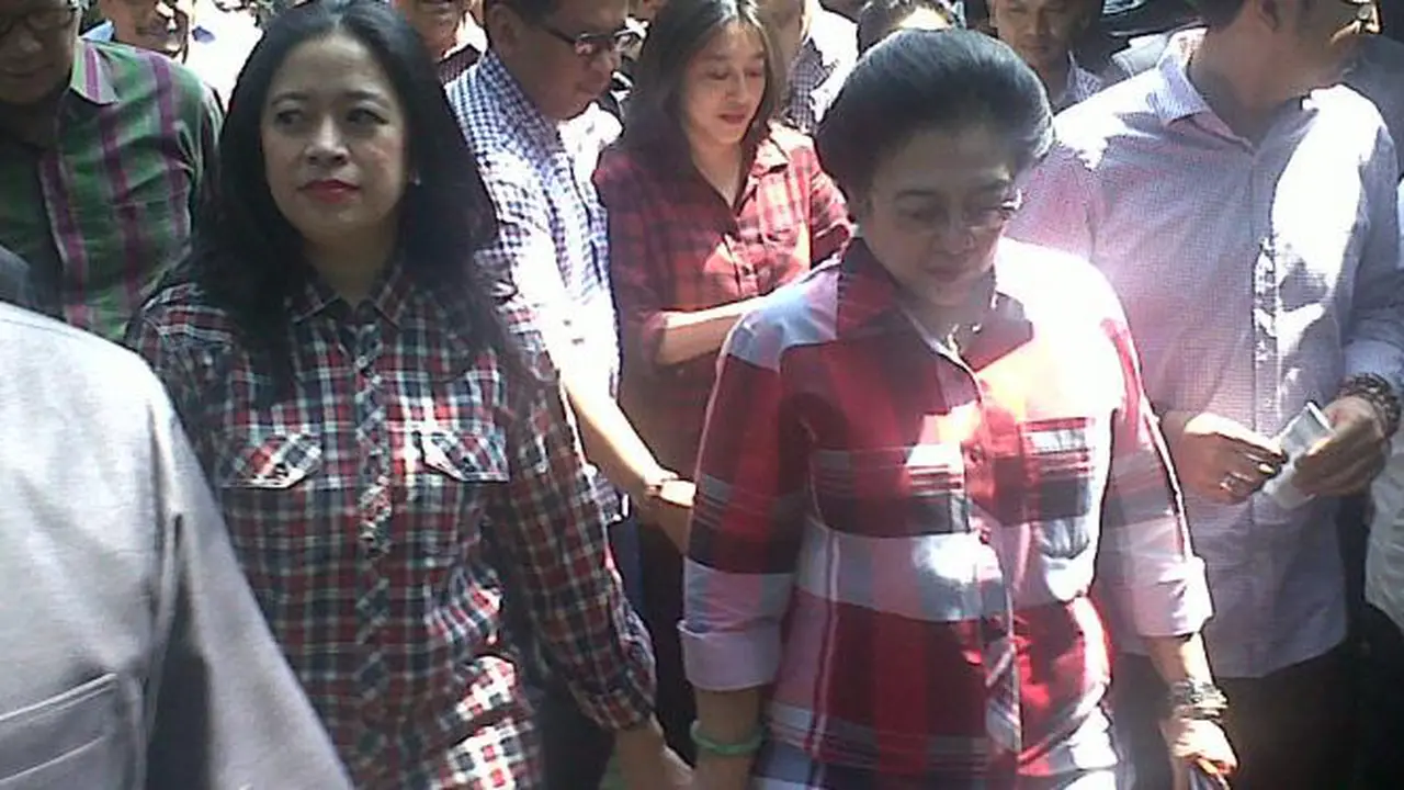 Keharuan Nobar Quick Count Pilpres di Rumah Mega