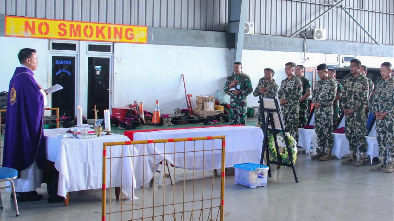FOTO: Tiga Prajurit Marinir Gugur Akibat Longsor Cisarua Dilepas Secara Milite