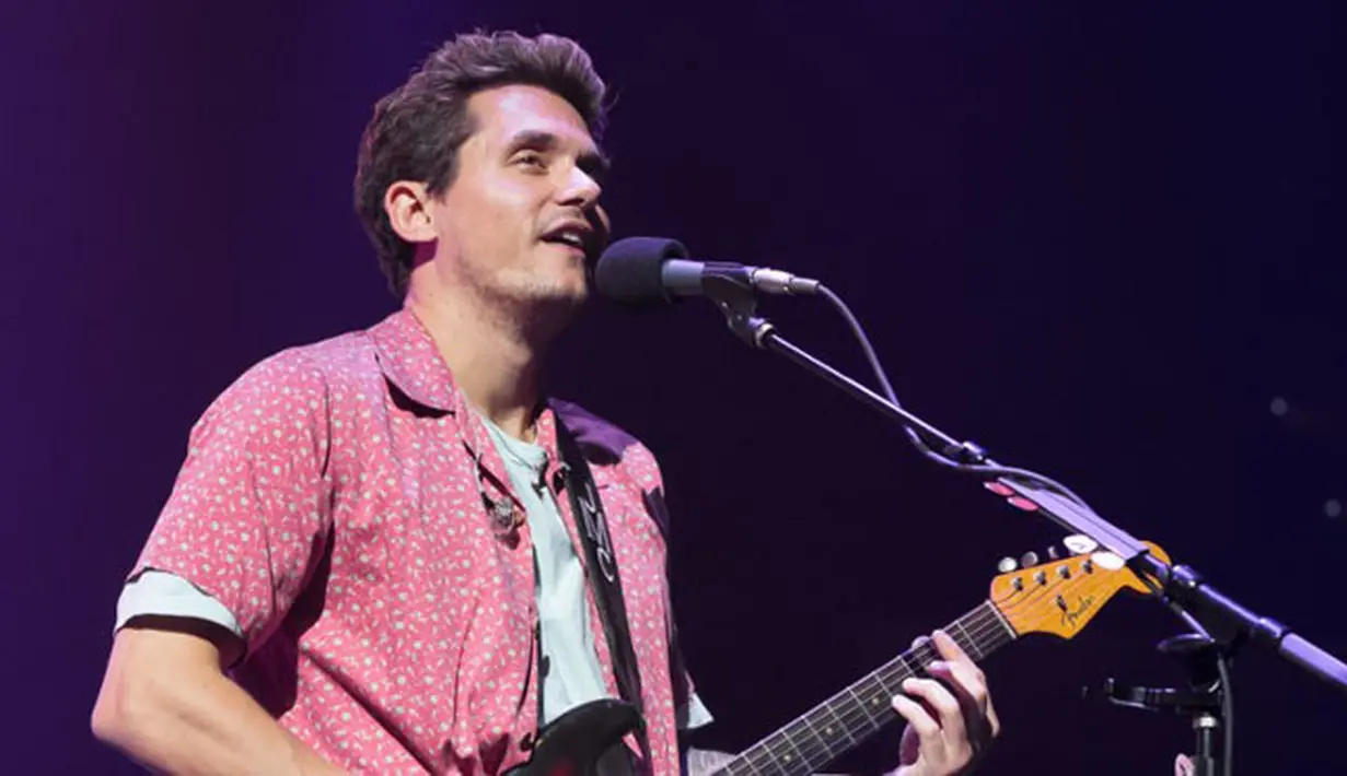 Selasa (24/10/2017), John Mayer membuat tulisan di akun Twitternya dan mengungkapkan keputusannya untuk membebaskan diri dari belenggu minum-minuman beralkohol. (AFP/Suzane Cordeiro)