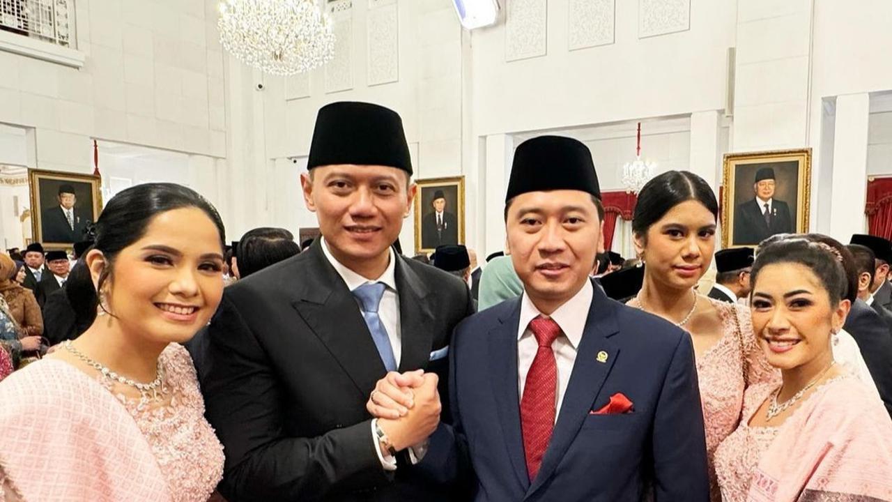 Cantiknya Annisa Pohan & Aliya Rajasa Berkebaya Kembar