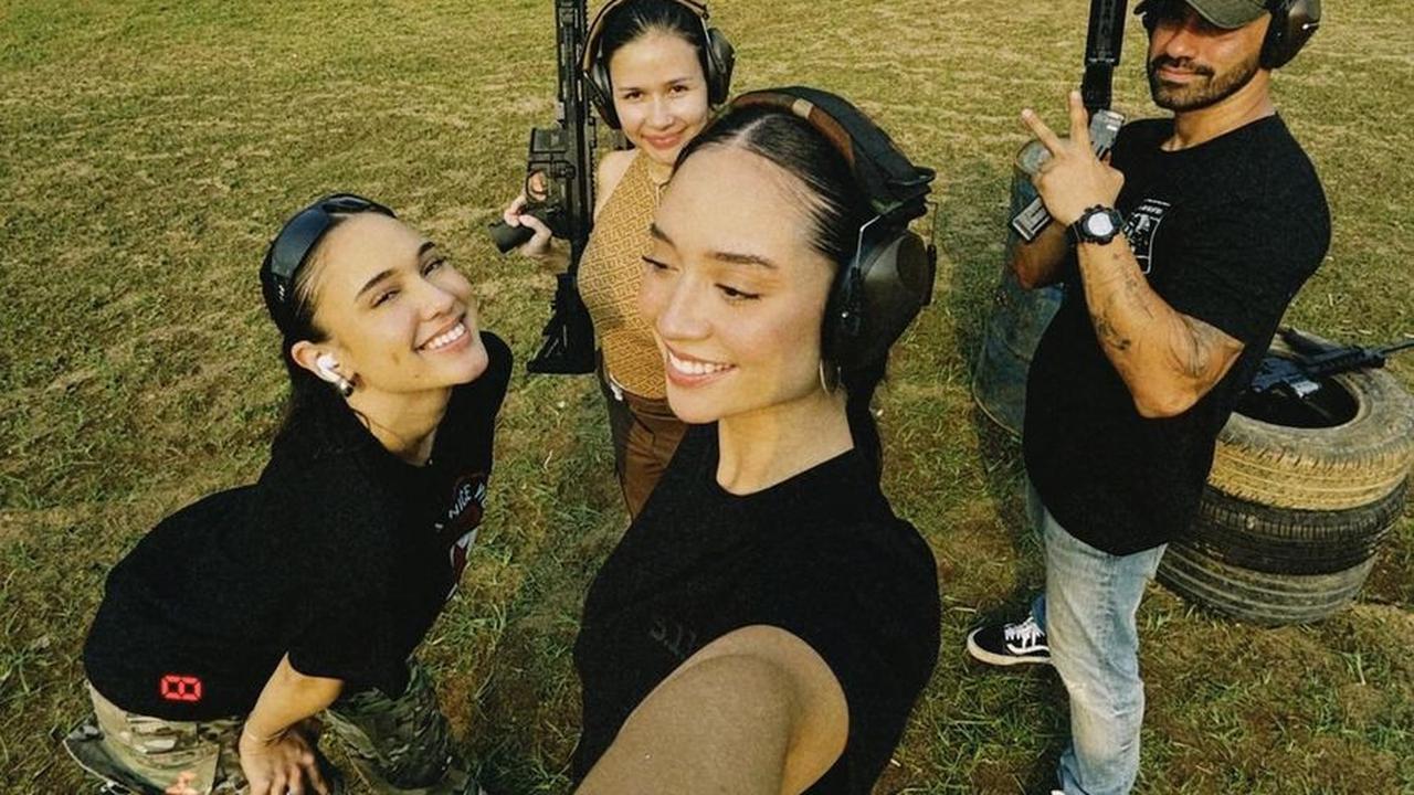 Meski tampil kasual, Asha Assuncao tetap memancarkan pesona cantiknya. Dengan rambut yang dikepang, ia terlihat seperti Lara Croft versi Indonesia.<br>