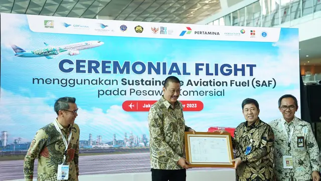Garuda Indonesia meresmikan pengoperasian penerbangan komersial dengan Sustainable Aviation Fuel (SAF) Bioavtur J2.4 melalui penerbangan khusus bertajuk #FromNatureToFuture dengan rute penerbangan Jakarta – Solo pp pada pada Jumat (27/10/2023).