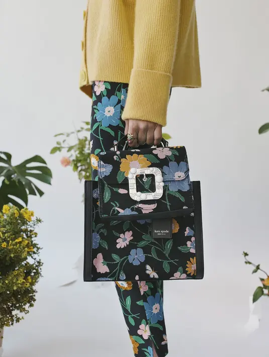 Voyage adalah tas yang khusus dihadirkan untuk Mother’s Day dan dengan desain floral seasonal.   (Dok/Kate Spade New York).