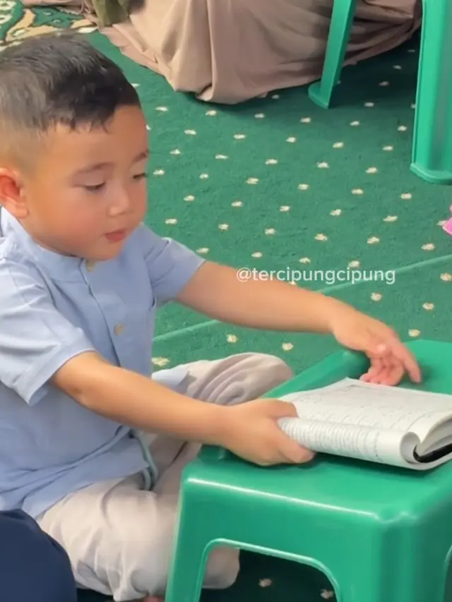 Potret Rayyanza Belajar Mengaji (credit: instagram.com/tercipungcipung).