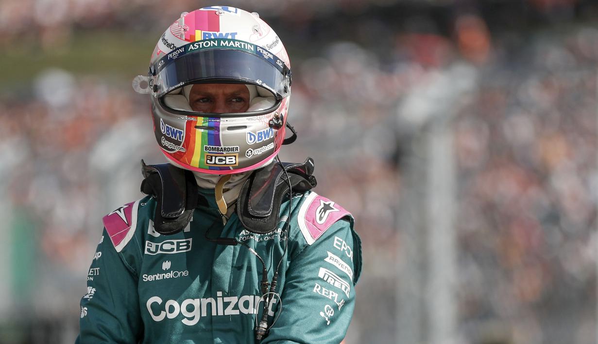 Sebastian Vettel didiskualifikasi dari posisi kedua Formula 1 GP Hungaria akibat gagal memberikan sampel bahan bakar yang cukup setelah balapan. Steward hanya mampu mengambil 0,3 liter dari dalam mobil AMR20, sedangkan di regulasi seharusnya 1,0 liter. (Foto: AP/Pool/David W Cerny)