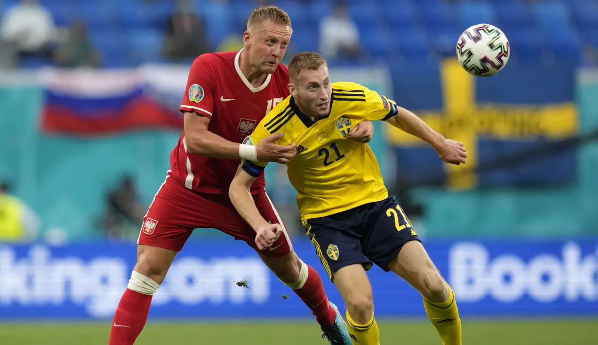 Dejan Kulusevski. Ia tidak bermain di dua laga awal fase grup karena cedera. Ia baru tampil di laga ke-3 saat menang 3-2 atas Polandia. Meski baru masuk di babak kedua, ia langsung on-fire dengan torehan 2 assistnya. Jumpa Ukraina, ia diprediksi akan menjadi starter. (Foto: AP/Pool/Dmitri Lovetsky)