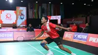 Tunggal putra Indonesia, Chiko Aura Dwi Wardoyo, saat tampil dalam laga pertama Kejuaraan Bulutangkis Beregu Asia di Shah Alam, Malaysia, Selasa (13/2/2024). Chiko menang 21-6 dan 21-10 atas tunggal putra Arab Saudi, Mahd Shaikh. (Bola.com/Dok. PBSI)