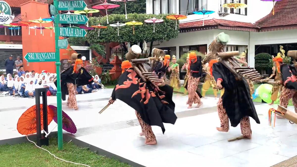 Alat musik Sunda Langgir Badong