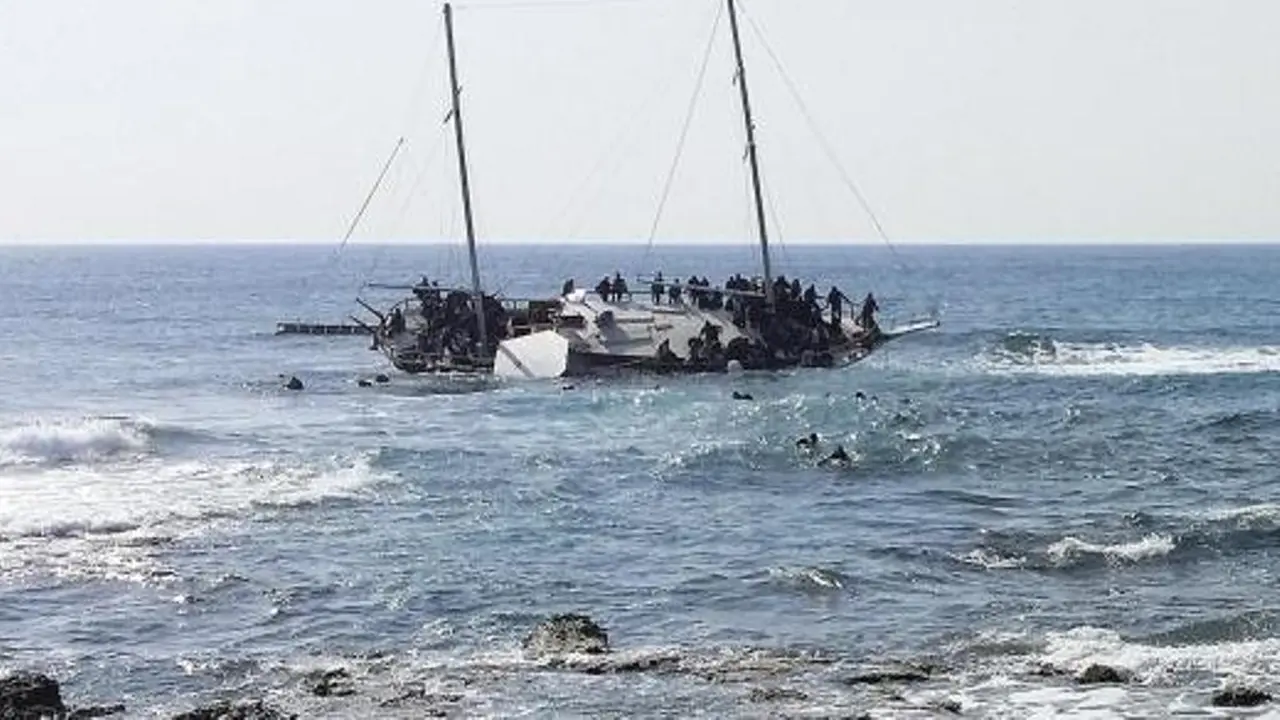 Kapal berisi Imigran Masuk Yunani