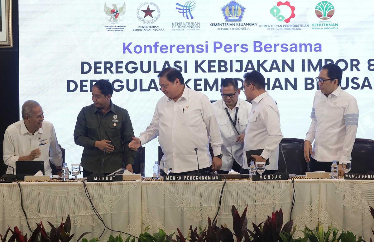 FOTO: Pemerintah Longgarkan Impor 10 Komoditas, Dari Produk Kehutanan hingga Alas Kaki