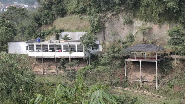 Rumah di Jalur Sesar Lembang