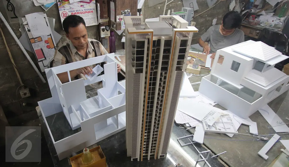 Pembuatan maket gedung membutuhkan tingkat ketelitian yang tinggi agar bisa menghasilkan miniatur yang sama persis dengan aslinya, Tangsel, Kamis (28/1/2016). Harga maket bisa mencapai Rp.80 Juta. (Liputan6.com/Angga Yuniar) 