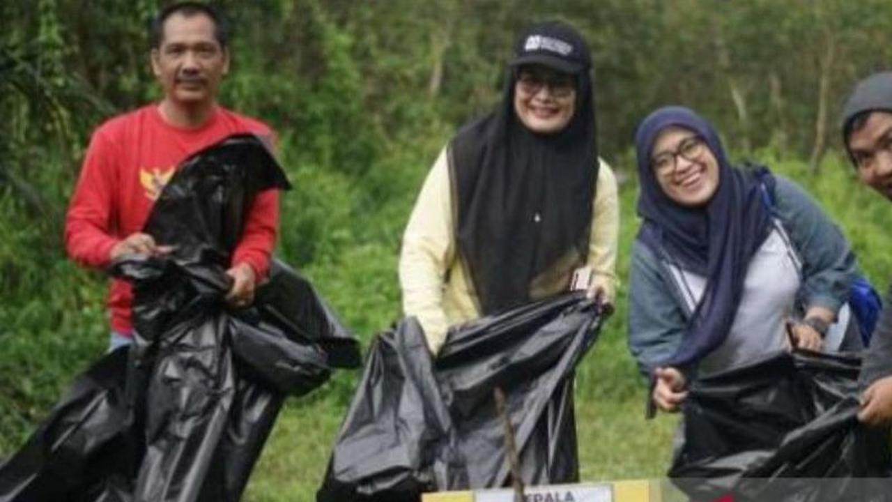 Tahukah Anda, World Cleanup Day Diikuti Lebih dari 180 Negara? Bangka Tengah Gelar Aksi Bersih Massal Peringati World Cleanup Day