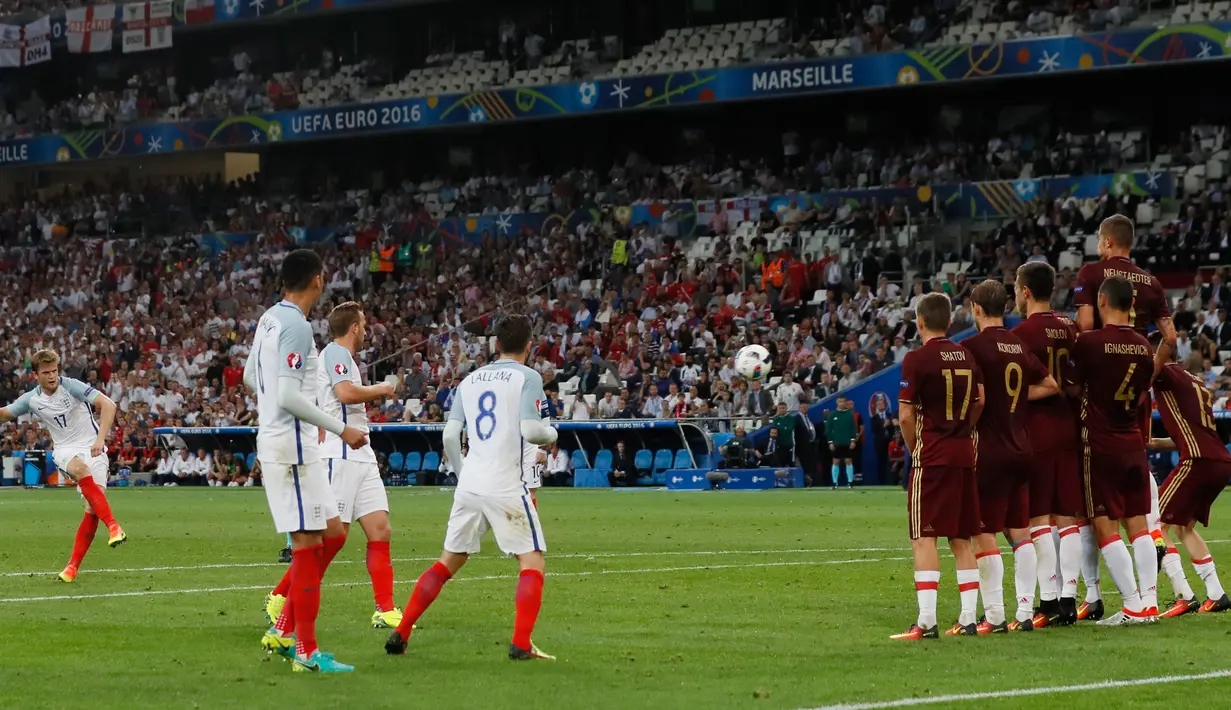 The Three Lions unggul lebih dulu lewat sepakan bebas Eric Dier, Stade Velodrome, Marseille, Prancis (12/6). Inggris dan Rusia bermain imbang 1-1 di laga perdana Grup B Euro 2016. (Reuters/ Jason Cairnduff)