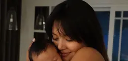 Aurelie Moeremans belajar menjadi ibu yang tenang ketika anak rewel (@aurelie)
