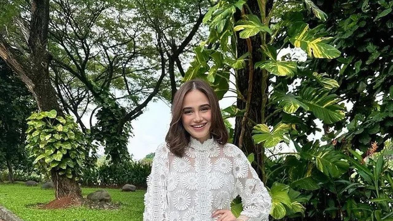 Inspirasi Gamis Lebaran 2025, Dari Plisket Futuristik hingga Renda Feminin