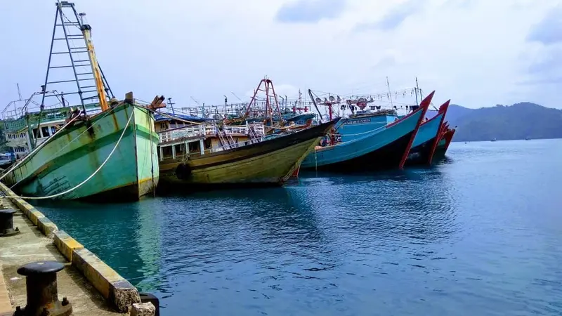 Masyarakat Pulau Natuna mendeklarasikan diri bersatu mendukung pengusiran kapal-kapal asing.